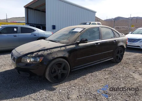 2005 Volvo S40 T5 z USA, uszkodzony, nr VIN YV1MS682552103103